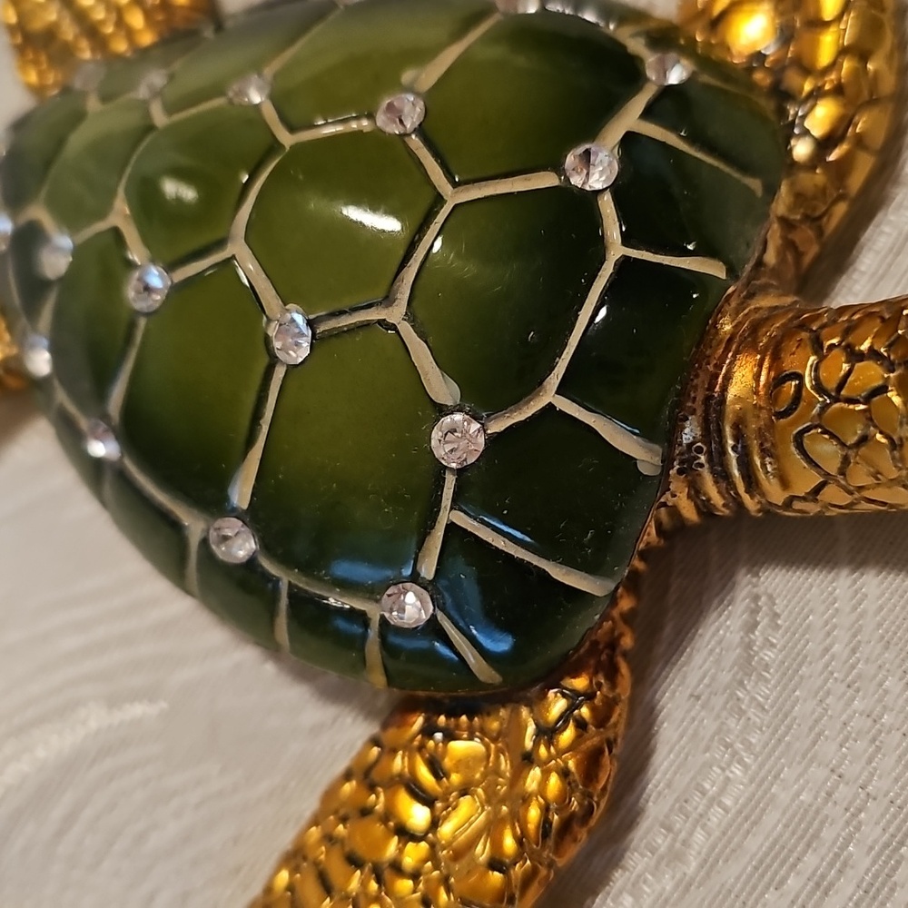Turtil Pair Resein Cast With Crystal Accents - Picture 7 of 8